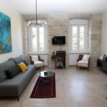 Apartman Kamala Pula Bagian luar foto