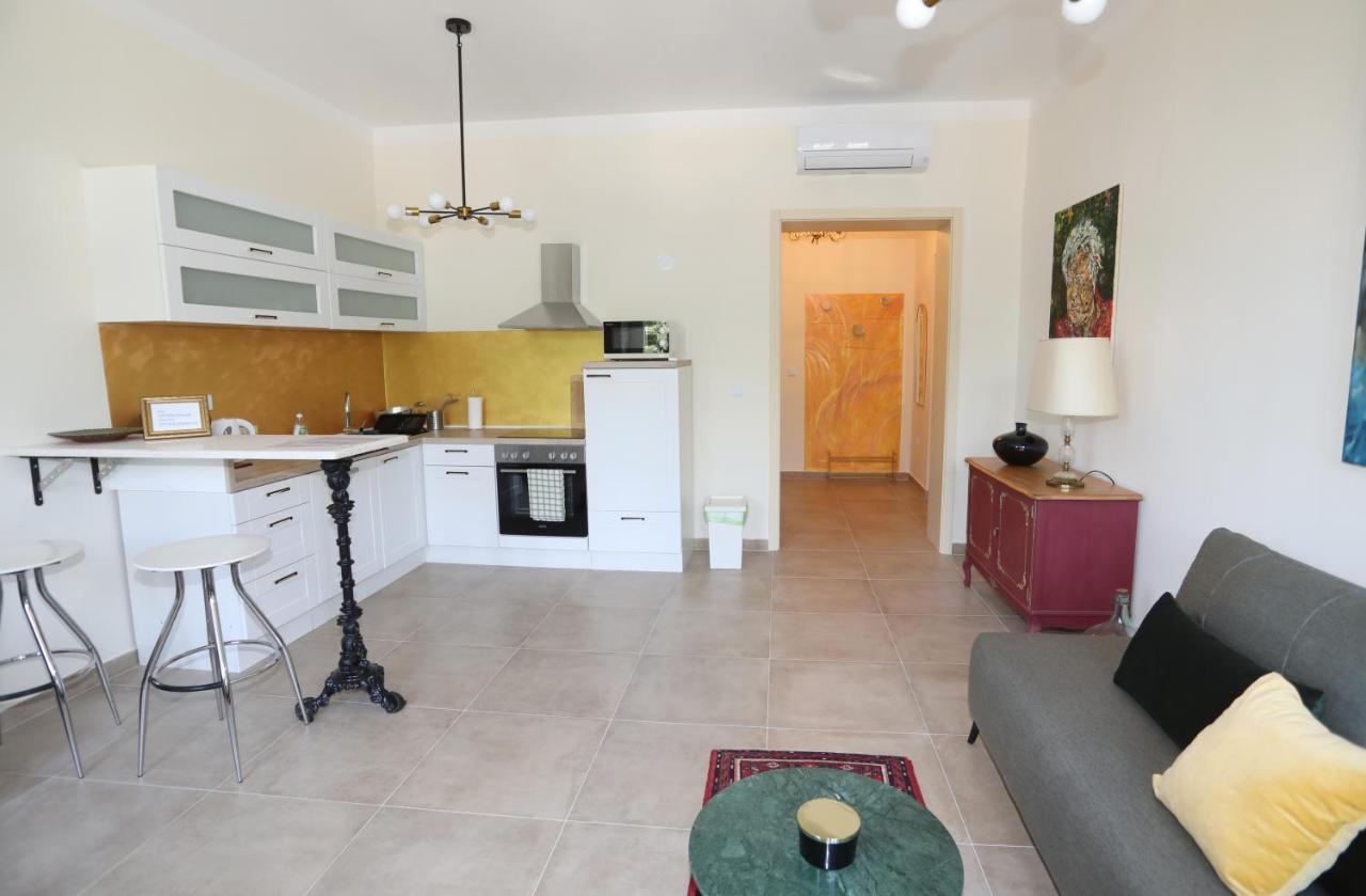 Apartman Kamala Pula Bagian luar foto