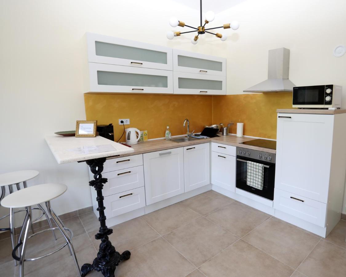 Apartman Kamala Pula Bagian luar foto