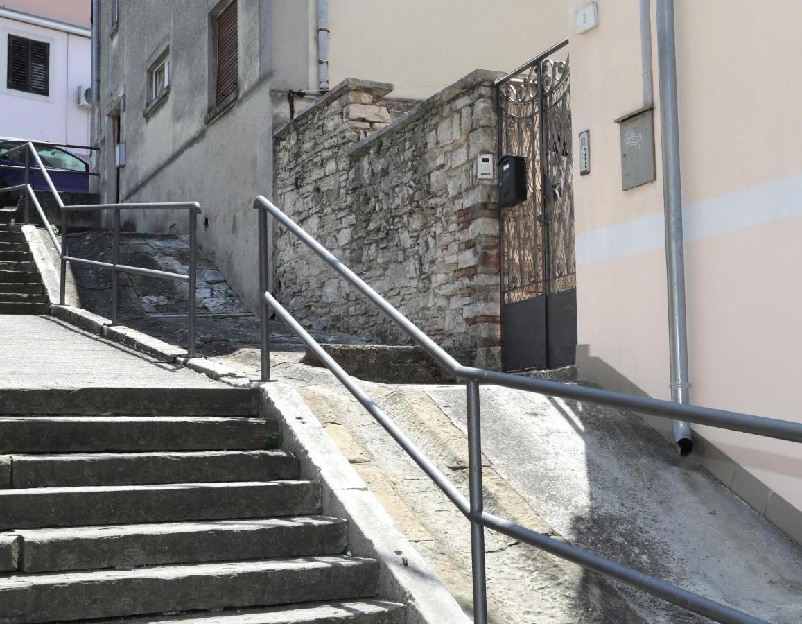 Apartman Kamala Pula Bagian luar foto