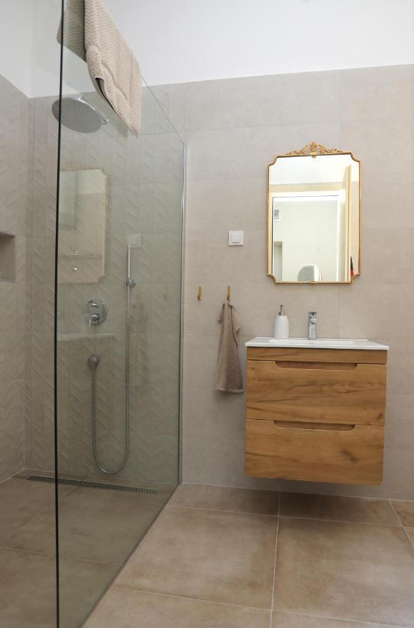 Apartman Kamala Pula Bagian luar foto