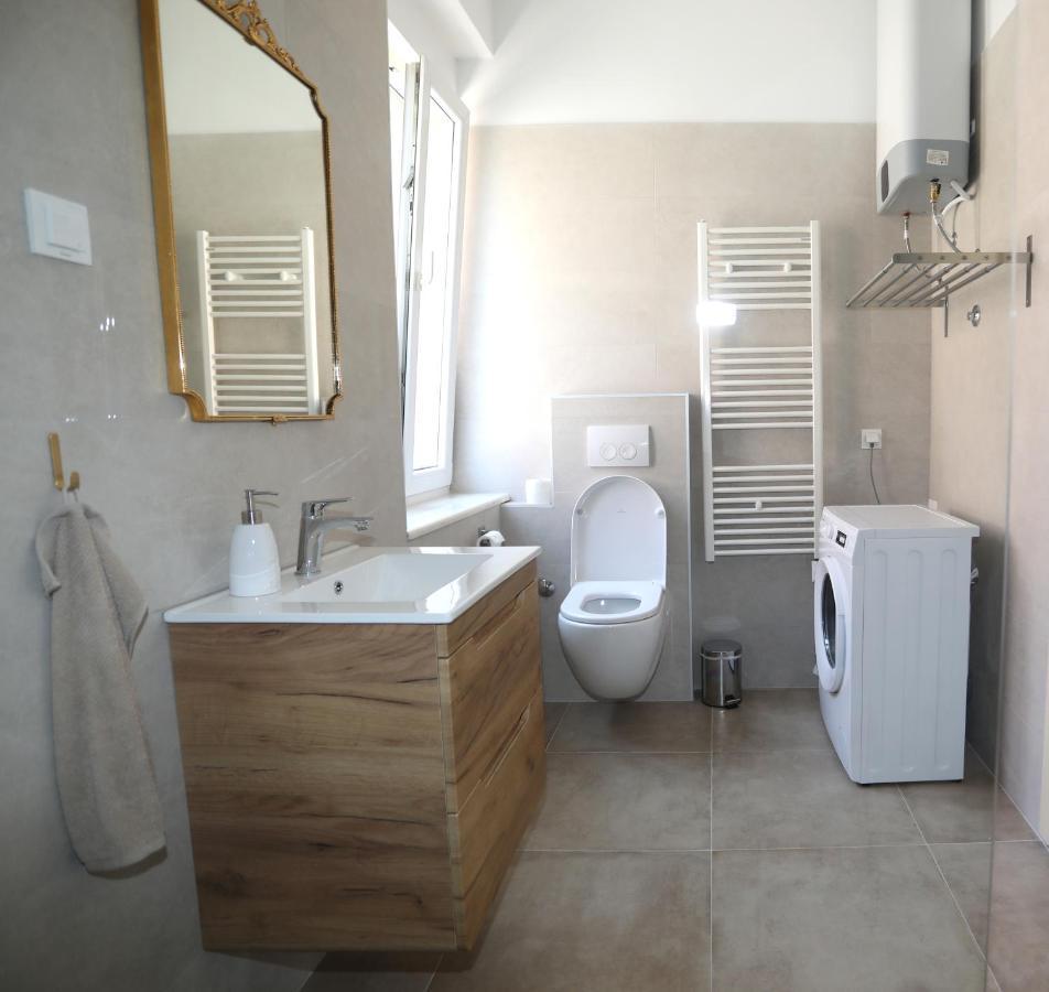 Apartman Kamala Pula Bagian luar foto