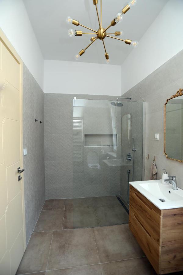 Apartman Kamala Pula Bagian luar foto